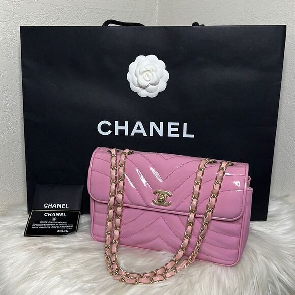 💯Authentic Chanel Vernis Shoulder Bag🍀